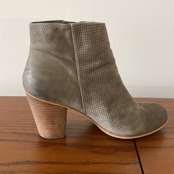 BP Trolley Ankle Booties in Perferated Grey - Size 7 - Picture 8 of 10